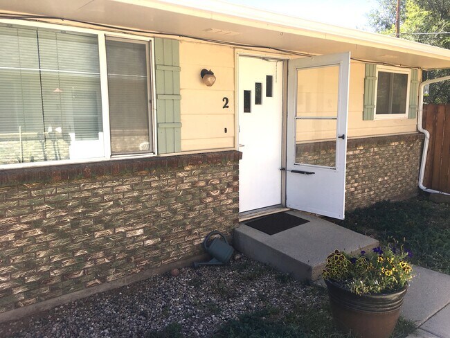 Foto del edificio - 523 N Bryan Ave
