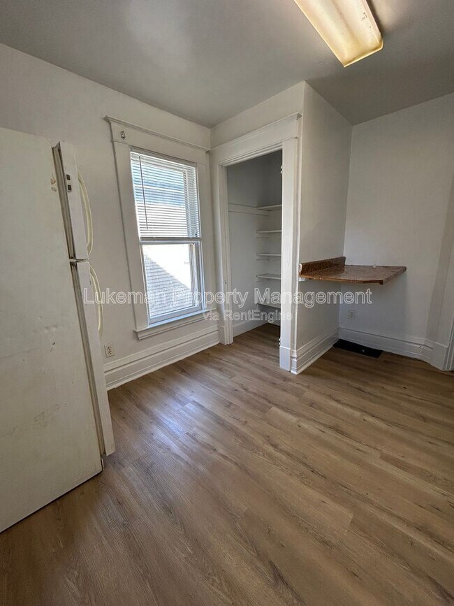 Foto del edificio - 1324 S Westnedge Ave