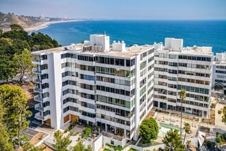 Building Photo - 17352 Sunset Blvd