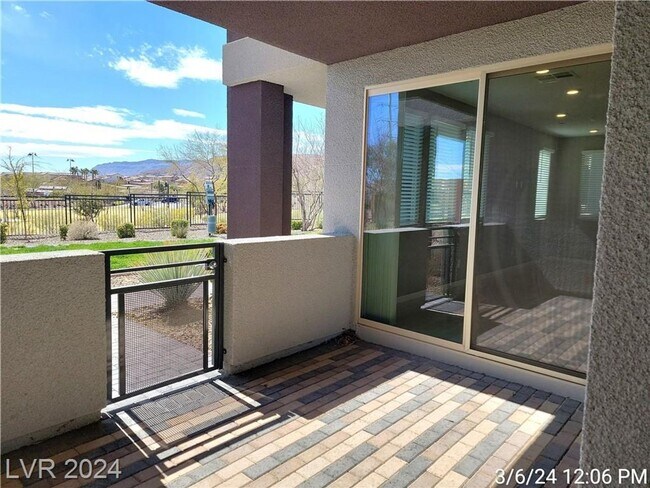 Foto del edificio - BEAUTIFUL 2 BED 2 BATH TOWNHOME IN SUMMERL...