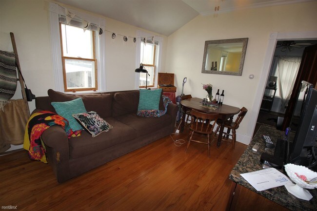 Building Photo - 2 br, 1 bath  - 537 Detroit St # 2 #2