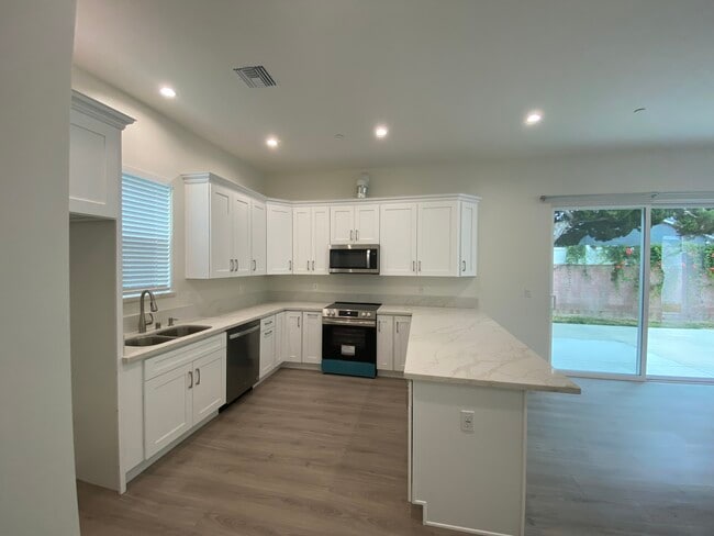 Foto del edificio - 6926 Encino Ave