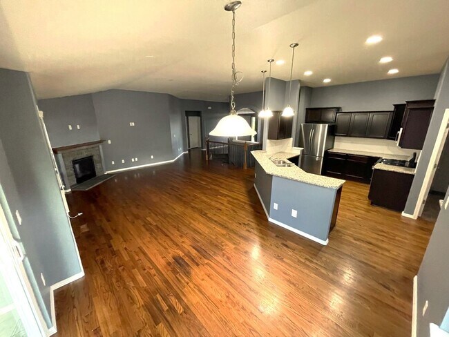 Building Photo - 6567 Forest Thorn Ct., 5-bedroom, 3-bathro...