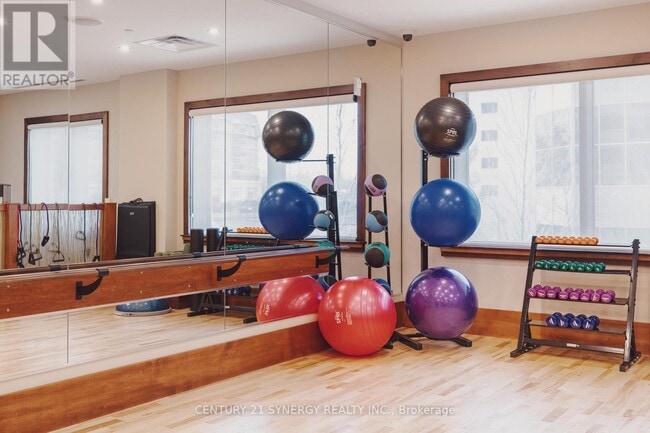 Building Photo - 45 Elmsley St S