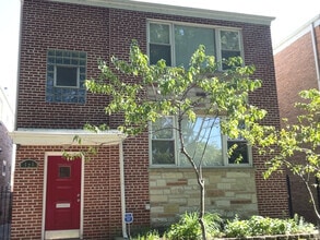 Building Photo - 726 Dobson St