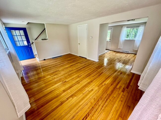 Building Photo - 116 Central St