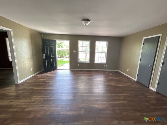 Foto del edificio - 3112 Ricks Rd