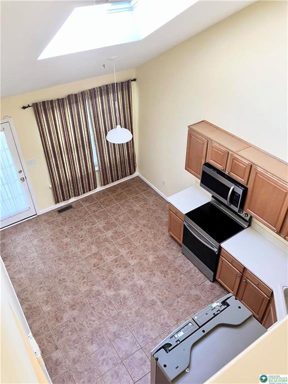 Building Photo - 5551 Stonecroft Ln