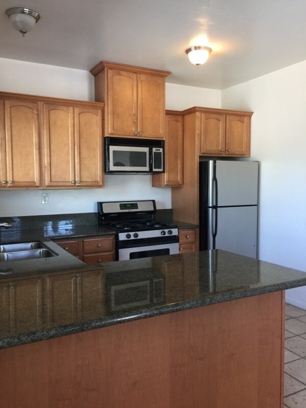 Foto del edificio - Private Hillcrest Carriage House: 2-Car Garage, EV, $300 AC Bonus