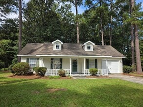 Building Photo - 211 Woodbury Ln