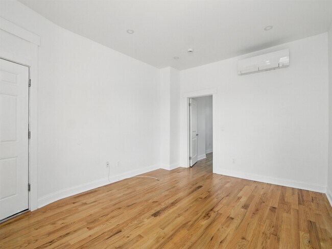 Foto del edificio - 18 Poplar St