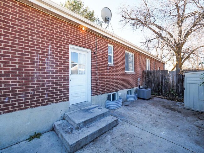 Building Photo - 2361 E 6600 S