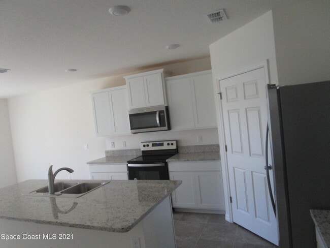 Foto del edificio - 3635 Peony Ct SE