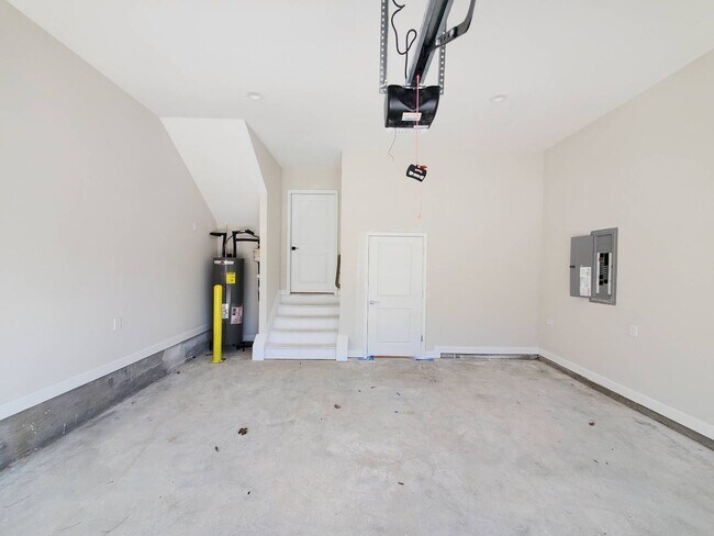 Building Photo - BRAND NEW TOWNHOMES AVALIABLE NOW