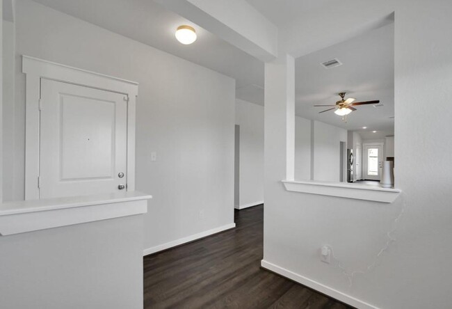 Building Photo - 40843 Mostyn Hill Dr