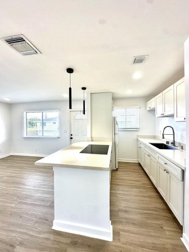 Foto del edificio - 102 E Tiffany Dr