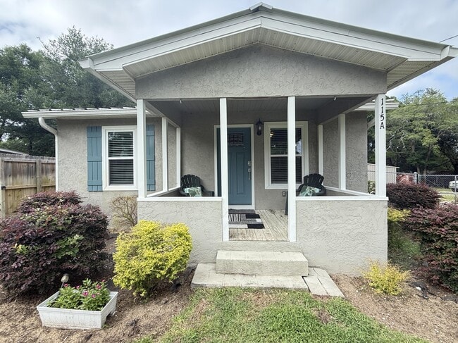 Building Photo - 115A Montrose Dr