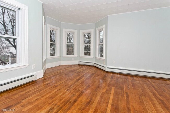 Building Photo - 73 Maynard St