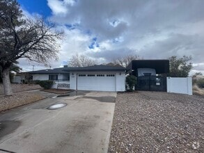 Building Photo - 2046 Piccadilly Ln