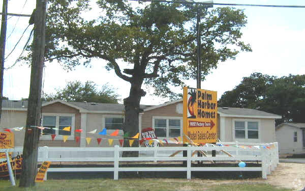 Building Photo - Bergstrom Towne Mobile Home Park