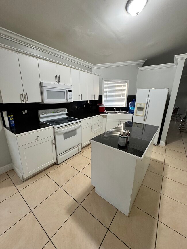 Building Photo - 4616 28th St SW