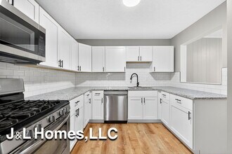 Building Photo - 1655 Westfield Dr N