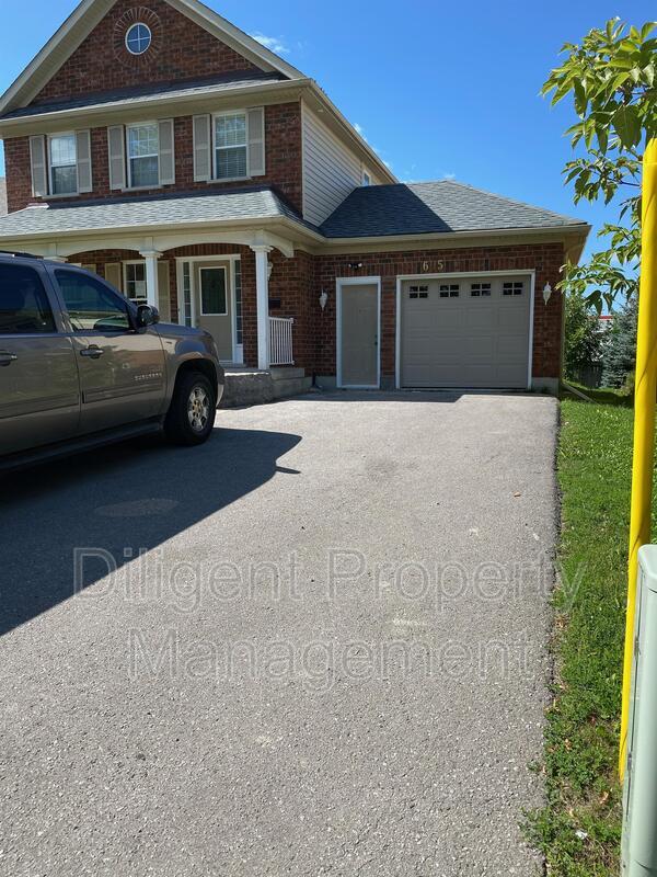 Building Photo - 695 Otonabee Dr