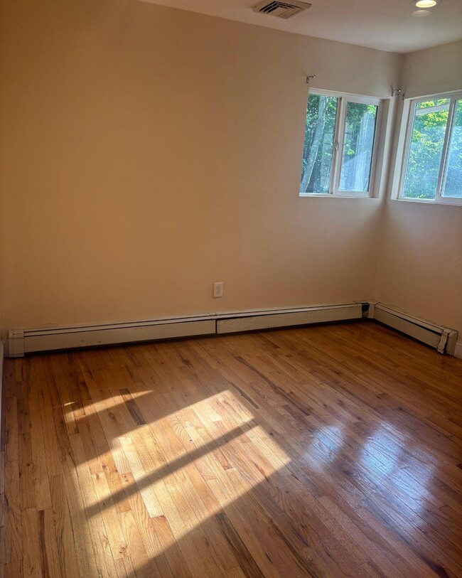 Building Photo - 44 E Lake Terrace