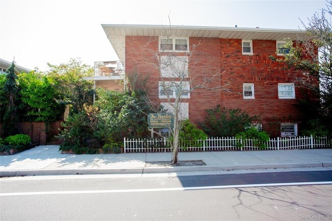 Building Photo - 340 E Broadway