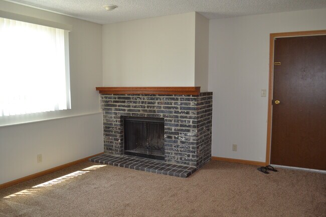 Building Photo - 1706 Normandy Cir