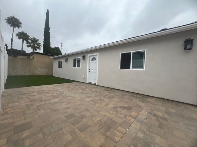 Building Photo - 339 S Ave 56