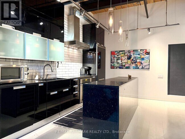 Photo du bâtiment - 43 Hanna Ave