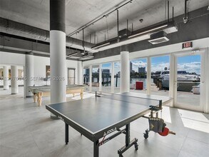Building Photo - 900 Bay Dr E