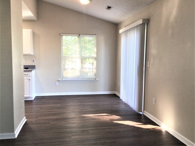 Foto del edificio - 103 Brookhaven Way