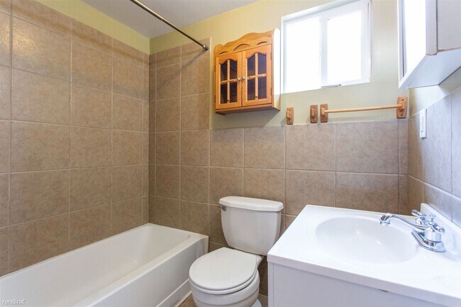 Foto del edificio - 4 br, 2 bath Triplex - 1745 WILLINGTON ST ...
