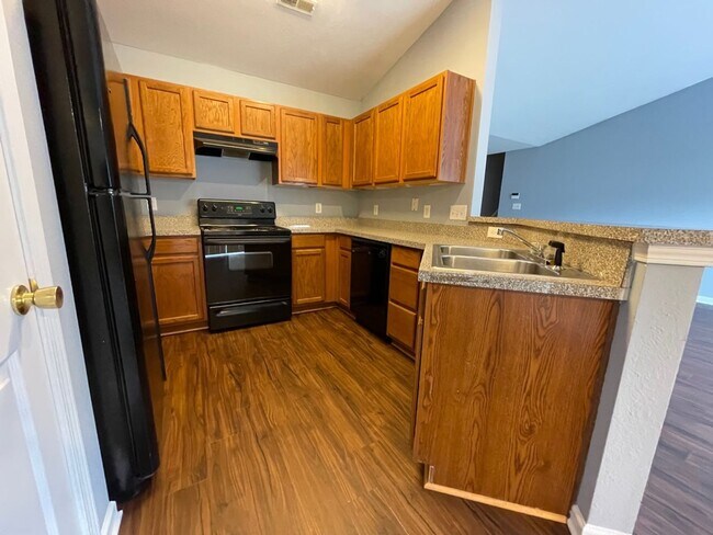 Building Photo - See This 3 Bedroom Home In The Scotland Ri...
