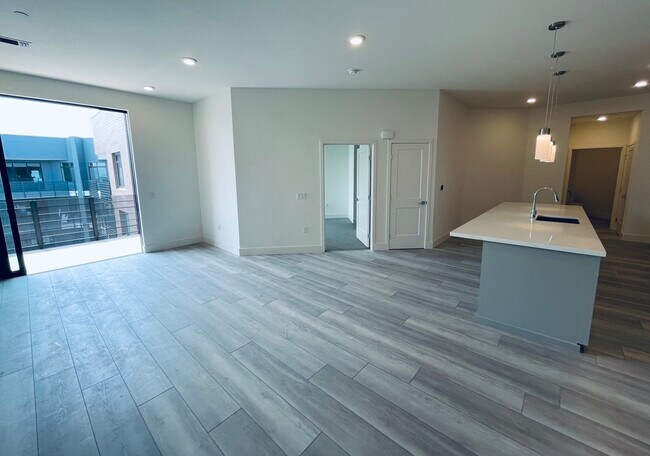 Building Photo - 3578 Rambla Pl