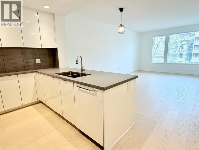 Photo du bâtiment - 255 W 1st St