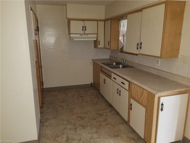 Foto del edificio - 8316 Grand Division Ave