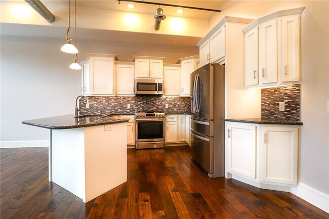 Foto del edificio - 64 E Market St