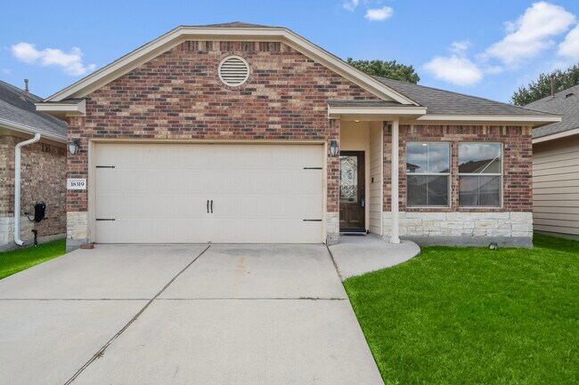 Building Photo - 18319 Hillingdon Ln