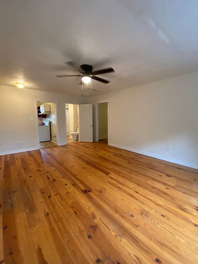 Building Photo - 2 Bedroom House with Fenced Backyard near Downtown Athens - AUGUST 2025