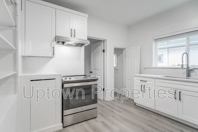 Foto del edificio - 135 NE Jackson St