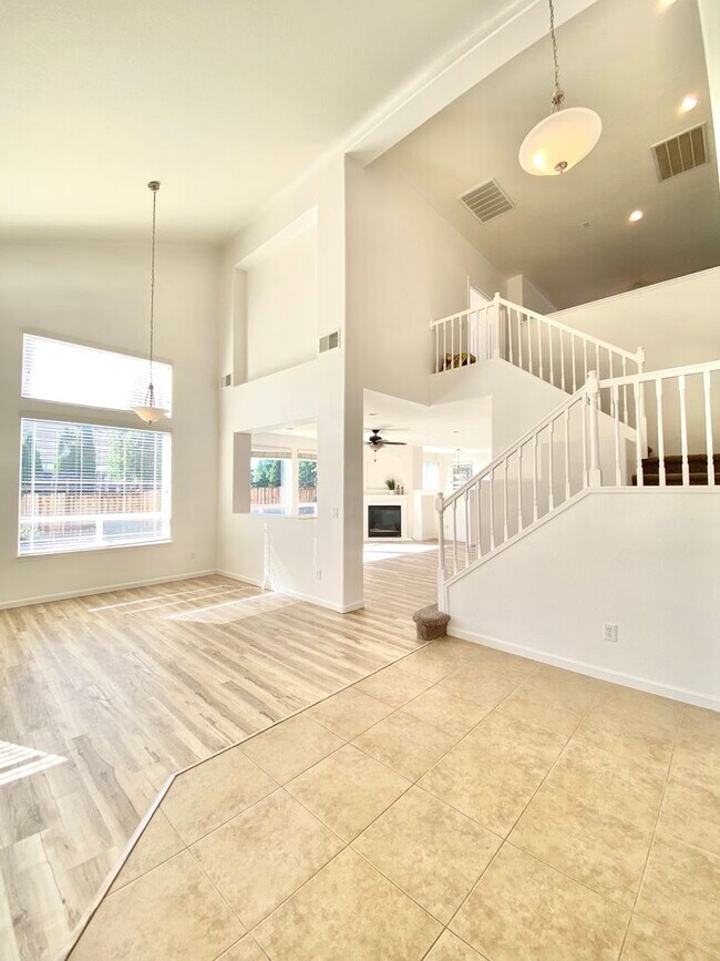 Building Photo - Spacious 4 Bedroom Home in Sparks Near Wingfield