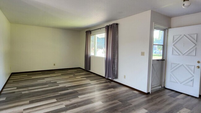 Foto del edificio - House with Garage and Large Yard in Lolo