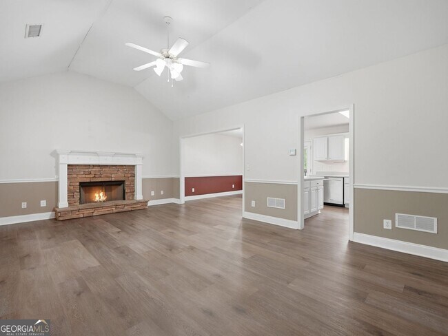 Foto del edificio - 166 Cove Hill