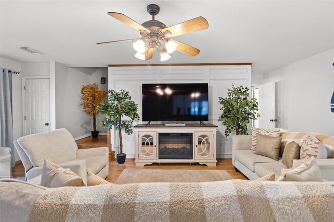 Building Photo - 117 E Park Dr