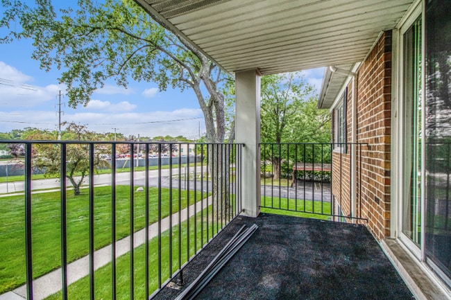 Building Photo - 25307 Shiawassee Cir