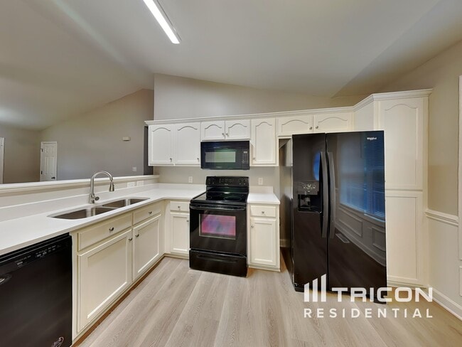 Building Photo - 639 Loch Lomond Cir