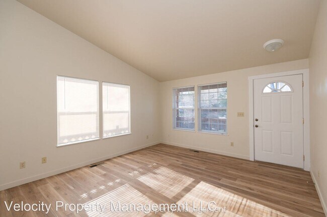 Foto del edificio - 3 br, 2 bath House - 550 NE Norton Ave.